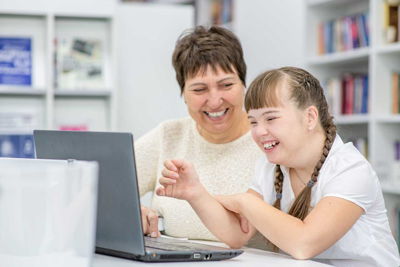 Learning support at a laptop